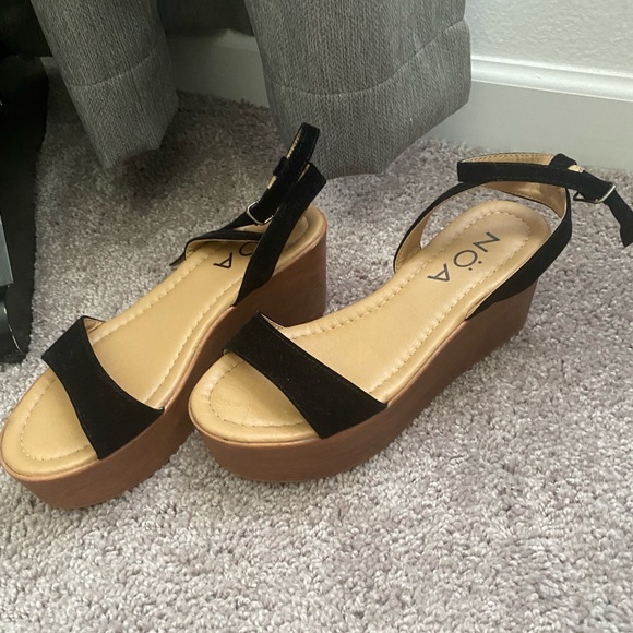 Black and Beige Plataform Snadals - Picture 1 of 2